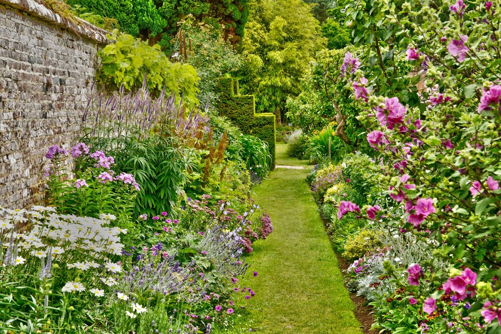 How to create a cottage garden
