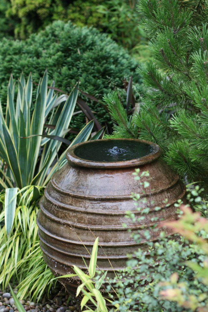 Garden feature urn