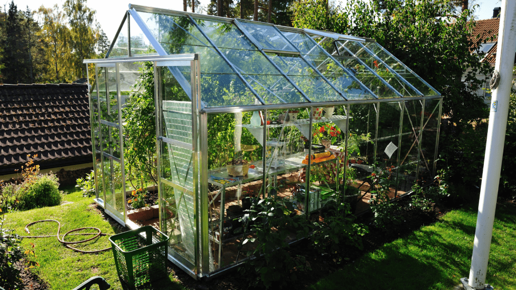 Even span greenhouse type